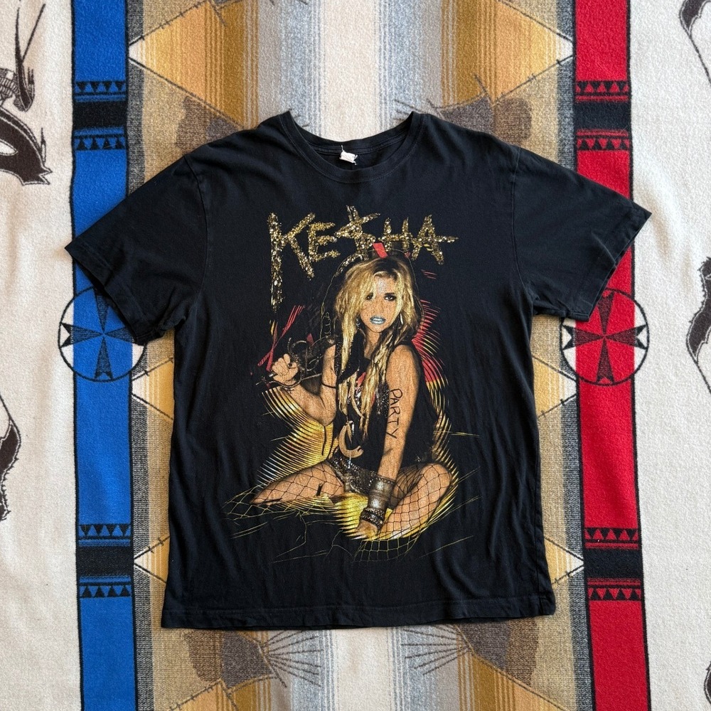 Kesha Get Sleazy Tour T-Shirt Black Graphic Concert Tee 2011 Large